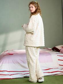 Bộ đồ ngủ dài tay bằng vải nỉ ấm áp dành cho nữ, thêu hình ngôi sao dễ thương, cài nút phía trước, có túi, lót dày, thích hợp mặc vào mùa thu đông, quần áo mùa thu - Màu be - Xem 2