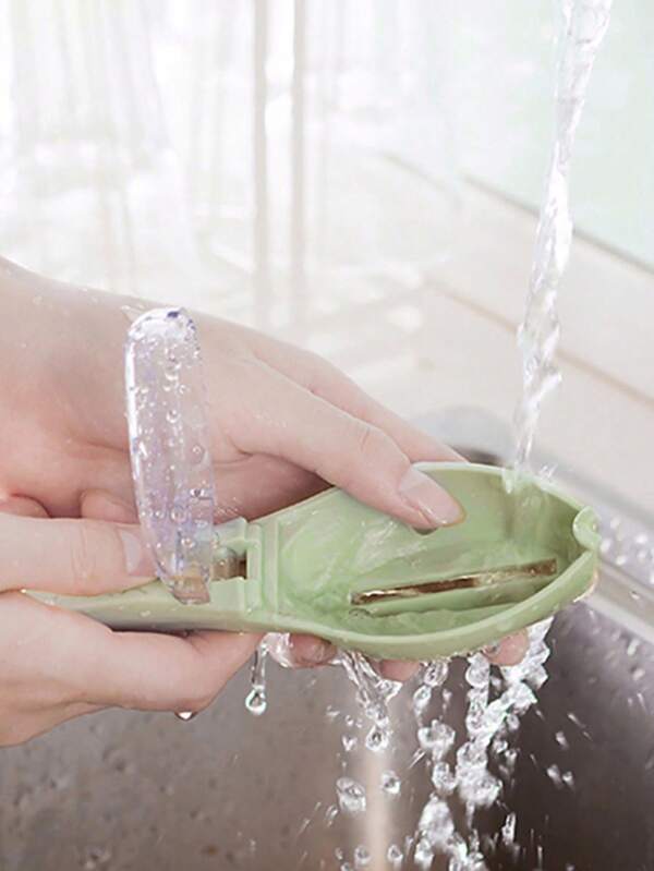 1pc Kitchen Tool Fish Scale Scraper, Household Fish Scale Comes With A Built-In Storage Fish Scale Box, Convenient And Easy To Clean And Scrape, Simple And Practical