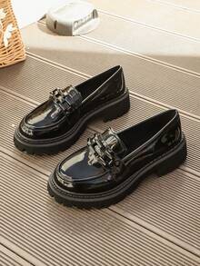 2025 Nuovi mocassini da donna per primavera/autunno con decorazione a catena metallica, suola spessa in pelle lucida, slip-on, fondo morbido, neri, alla moda, versatili e comodi - Nero lucido - Visualizzare 9