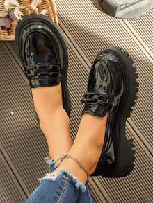 2025 Nuovi mocassini da donna per primavera/autunno con decorazione a catena metallica, suola spessa in pelle lucida, slip-on, fondo morbido, neri, alla moda, versatili e comodi - Nero lucido - Visualizzare 4