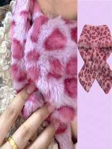 A Stylish Leopard Print Plush Scarf, Crafted From Fluffy, Is Soft And Smooth To The Touch, Non-Irritating, And Provides A Warm, Enveloping Feeling. The Classic Leopard Print Is, Retro, And Versatile. The Neckband Design Is Easy To Wear And Effortlessly Creates A Stylish Look.