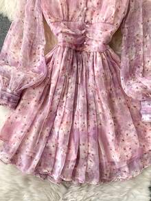 女士粉紫色碎花雪纺连衣裙，深V领+收腰设计，轻盈飘逸；泡泡袖，尽显柔美气质；适合情人节约会、音乐会、休闲外出以及与朋友聚会。 - 粉色 - 查看 3