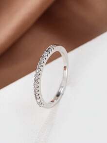1枚銀色單排立方氧化鋯戒指