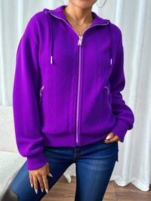 Cazadora tipo bomber con cremallera delantera, con detalle de bolsillo a los costados con cremallera, con capucha trasera, con cordones ajustables, - Morado - Ver 2