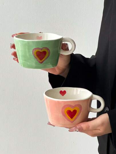 1 件手绘心形设计陶瓷杯，彩色装饰和英文字母图案，优雅的每日早餐咖啡杯，可爱唯美的 Ins 风格马克杯，情侣/姐妹设计，水杯，适合家庭聚会，装饰杯，送给朋友的理想礼物