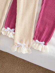 Zestaw 3 modnych i uroczych, jednokolorowych, elastycznych legginsów z wysokim stanem dla młodych dziewcząt, dzianinowe, miękkie i wygodne, koronkowe nogawki, swobodny i uniwersalny styl, idealne na wiosnę i jesień, zajęcia na świeżym powietrzu, do szkoły, joggingu na świeżym powietrzu, jazdy na rowerze, spotkań towarzyskich, imprez i codziennego wypoczynku