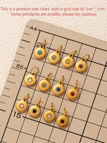 قطعة واحدة من قلادة بنمط نجمي من الزركونيا تمثل الأشهر الاثني عشر للميلاد، مناسبة لصنع قلائد DIY، أساور، أقراط، سلاسل حقائب، مفاتيح. مصنوعة من الفولاذ المقاوم للصدأ مع زركونيا ملونة ومطلية بالذهب عيار 18 قيراط، ويمكن شراؤها كهدية للزوجات والأمهات والصديقات وكإكسسوارات مجوهرات للنساء وإكسسوارات DIY وإكسسوارات سلاسل المفاتيح وغيرها