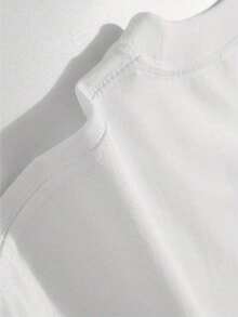 Men's T-Shirt Featuring A Geometric "CASA BIANCA" Graphic And Decorative Badge Patterns On Both Sides. It Features A Loose, Round-Neck, Short-Sleeved T-Shirt, Comfortable And Skin-Friendly, And Is 100% Cotton. It's Suitable For Home, Travel, Business Trips, School, Commuting, Parties, And Other Occasions, Suitable For All Seasons. - 白色 - 查看 4