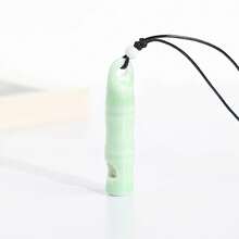 Ceramiczny naszyjnik z gwizdkiem, naszyjnik z motywem oddechu uważności, wisiorek z urządzeniem do medytacji i uspokajania, narzędzie do głębokiego oddychania uważności w celu łagodzenia stresu, lęku i paniki, prezent łagodzący medytację dla mężczyzn i kobiet, nadaje się do kreatywnego, spersonalizowanego wisiorka na łańcuszku swetra, wisiorek dla pary (dmuchany)