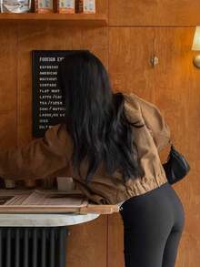 Áo khoác da lộn giả ngắn cho nữ, cổ ve áo một hàng khuy, phù hợp cho mùa thu/đông - màu nâu - Xem 6