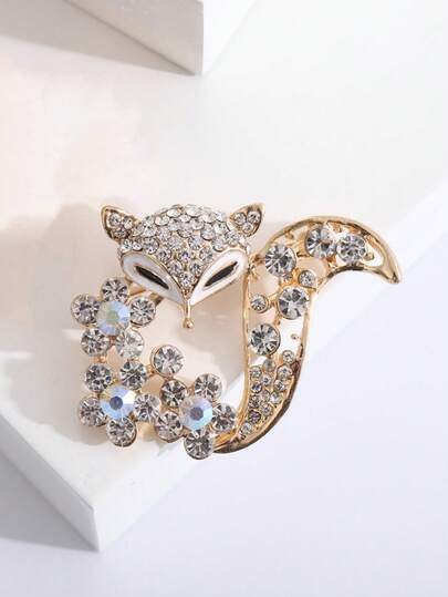 This Fashionable And Personalized Fox-Shaped Brooch Is Inlaid With Sparkling Rhinestones, Suitable For Pairing With Suits, Jackets, Scarves, And Various Clothing Accessories. It Is Also An Ideal Choice For Halloween, Teacher's Day, Clothing Accessories, Bag Charms, And Office Supplies.
