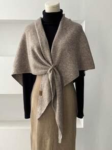 1件纯色休闲百搭女士保暖三角针织围巾披肩，可搭配连衣裙