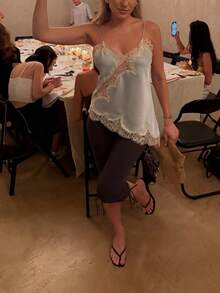 Women Satin Tops Y2K Lace Trim Camisole Asymmetrical Hem V-Neck Patchwork Tank Tops Spaghetti-Strap Backless Crop Tops Elegant Fashion Loose Cami Shirt Summer Blouse For Streetwear - 藍色 - 查看 2