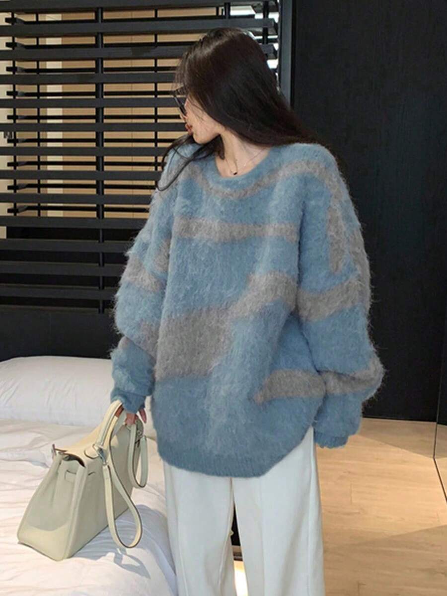 Suéter holgado de punto con hombros caídos y patrón de rayas aleatorio para mujer - Neblina azul - Ver 1