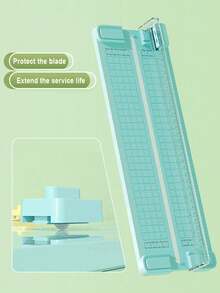 Taglierina multifunzionale 4 in 1 a colori macaron: taglio preciso diritto/curvo/perforato/con goffratura, scorrimento bilaterale con scala graduata, adatta per journaling, craft, organizzazione documenti, articoli di cartoleria best seller. Infonde il taglio della carta con praticità professionale e tocco artistico, crea uno spazio di lavoro efficiente e creativo. Design portatile a colori macaron adatto alle donne.