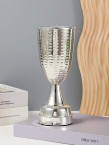 هذا موقد البخور الحديدي ذو القاعدة العالية بتصميم بسيط وأنيق، مناسب لديكور المنزل. سواء تم وضعه في غرفة النوم أو غرفة المعيشة (كديكور مركزي) أو المكتب أو استوديو اليوغا أو مكان الحفلات، فإنه يمكن أن يخلق جوًا أنيقًا. يمكن استخدامه كديكور للأعياد، هدية عيد، هدية عودة إلى المدرسة، هدية تخرج أو هدية شتوية. إنه هدية مثالية للأصدقاء الإناث. ديكور الخريف