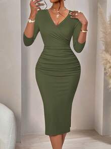 AIJ Vestido midi ajustado con cuello en V fruncido, mangas 3/4 y estampado ondulado, elegante para primavera - Verde militar - Ver 7