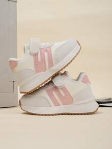 زوج من أحذية الرياضة البيضاء للبنات - أحذية كاجوال منخفضة الرقبة للأطفال، مناسبة للملابس الكاجوال والأنشطة الخفيفة في الهواء الطلق، أحذية الجري للأطفال، أحذية الأطفال الرضع