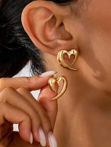 1 Pair Simple Versatile Hollow Heart, Metal Peach Heart Stud Earrings For Women, Suitable For Daily Wear, Dates, Valentine's Day, New Year Gifts, Family Gatherings, Casual Holidays - Yellow Gold - View 6