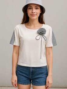 Camiseta Algodón Dama Aplicaciones de Flores, manga corta con estampado floral blanco elegante, camiseta gráfica con estilo para mujer - Negro - Ver 1