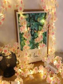 1 Stück romantisches Märchen Kirschblüten Fenster Vorhang Lichterkette, Schlafzimmer Dekoration Blumen Kranz Licht, geeignet für Kinderzimmer, Wohnzimmer/Schlafzimmer, Möbeldekoration und Geburtstag, Hochzeit, Weihnachten, Feiertage & Party Zubehör, Neujahr, Ramadan, Vorhänge, Kamin, Treppen, Weihnachtsbaum Beleuchtung, schafft eine frische und festliche Atmosphäre, batteriebetriebene Wanddekoration, ganzjährig (Batterien nicht enthalten)