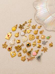 1 Piece Of Fashionable Hot Selling Poker Card Heart-Shaped Flower Love Clover Life Tree Rose Snowflake Christmas Tree Stainless Steel Pendant, Stainless Steel Plated With 18K Gold, DIY Jewelry Accessories, DIY Necklace Accessories, Bracelet Accessories, Keychain Accessories, Easy To Match, Suitable For Daily Leisure Festivals As An Exquisite DIY Pendant To Wear. - Multicolor - View 5