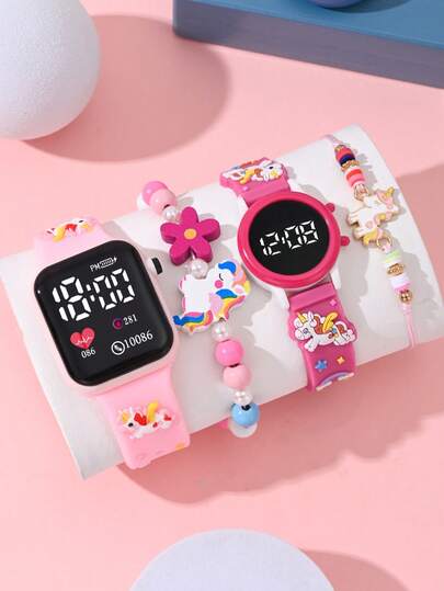 四款时尚百搭的儿童手表，专为女孩设计，价格实惠，是开学季的理想之选。这些手表采用卡通独角兽图案，配备LED数字指针，由电子材料制成。此外，还附赠串珠合金独角兽手链。