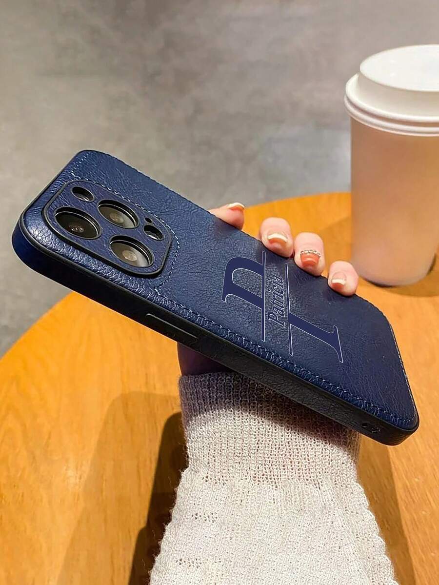 定制手机壳适用于 17 16 15 14 13 12 11 Pro Max 17 Air 16 15 14 Plus 兼容三星 Galaxy S25 S24 S23 S22 Ultra Plus 个性化首字母姓名壳 3D DIY 雕刻金色字母烫印技术皮革后盖奢华经典商务 PU 皮套节日礼物送给爱人朋友家人自己