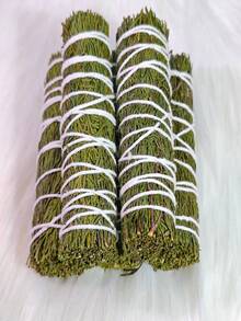 Incienso natural de Cupressus Torulosa, purifica el espacio y ayuda a la meditación