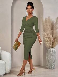 AIJ Vestido midi ajustado con cuello en V fruncido, mangas 3/4 y estampado ondulado, elegante para primavera - Verde militar - Ver 5
