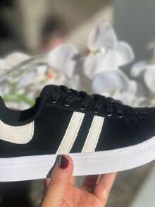 Women's Suede Lace-Up Sneakers - Lightweight And Comfortable - 黑色 - 查看 5