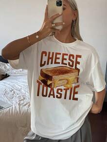 Moderna camiseta de manga corta para mujer con un vibrante estampado gráfico. Hecha con una cómoda y transpirable mezcla de algodón, es perfecta para un look casual y añade un toque de color a tu look diario. Esta elegante camiseta presenta un diseño único y está disponible en varias tallas.Tamaño extra grande - Blanco - Ver 1