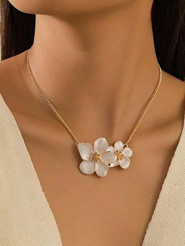 1pc Fashionable Women's Elegant Green White Flower Pendant Necklace - High-End Collarbone Chain, Daily Wear Essential, Perfect Gift For Her
