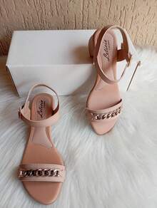 Elegant Women's Sandal With 4cm Block Heel And Chain Detail - 米色 - 查看 2