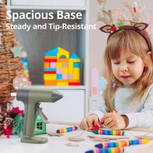 Pistola de pegamento caliente inalámbrica Tilswall W106 de 4 V, precalentamiento rápido de 30 s, 20 barras de pegamento de 7 x 140 mm (0,28 x 5,51 pulgadas), boquilla antigoteo, batería recargable tipo C de 2000 mAh, color verde oliva