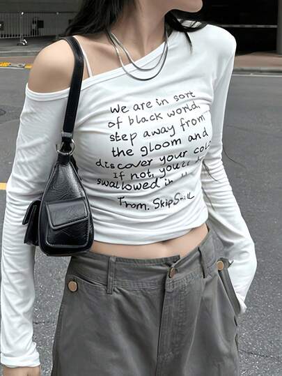 1 件女士斜领字母印花露肩 T 恤，初秋紧身内衣