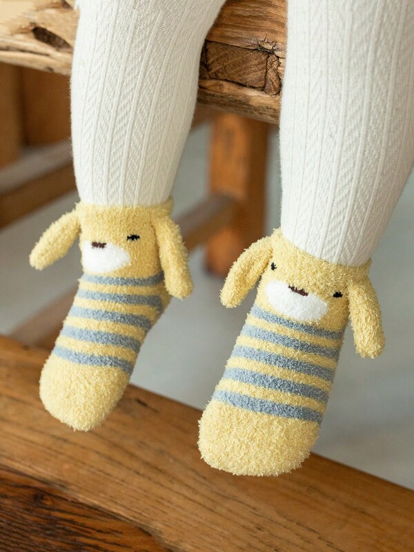 1 双可爱毛绒婴儿袜子，防滑，温暖舒适，适合新生男孩和女孩，秋冬季