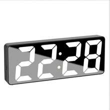 1个带夜光显示屏的数字闹钟，桌面时钟，带时间、温度、日期显示，LED显示屏，USB供电，亮度可调，家居及房间装饰，ABS材质（不含电池） - 彩色 - 查看 11