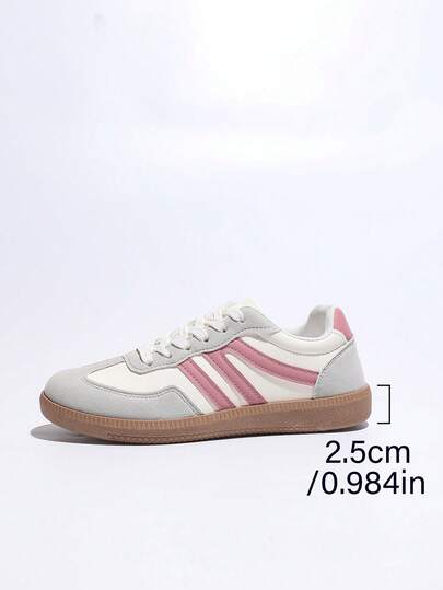 女士休闲运动鞋、公路跑鞋、平底运动鞋、配套运动裤、短裤、裙子和百搭过膝袜