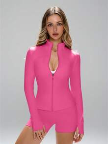 这款运动夹克采用简约时尚的设计，融合了学院风和运动元素。长袖带拇指孔，舒适弹力的面料适合舞蹈/普拉提等运动。低领前拉链设计，方便您轻松从街头过渡到健身房。这款夹克采用塑形缝线、修身剪裁、全面覆盖、长袖带拇指孔、有效收腰、提胸褶裥和360度弹力面料，并配有防滑拉链护片。女士修身拉链夹克，春季款。 - 玫紅色 - 查看 5