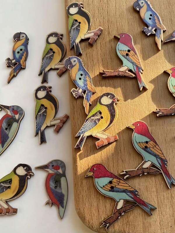 25/50 Stück gemischter Vogelmuster Holzknopf Set - DIY handgemachtes Zeichnen, Nähen und Weben für Scrapbooks, Kleidung, Hüte, Schal Accessoires - einzigartige Geschenkideen