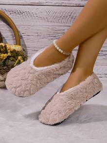 Pantoufles d'intérieur pour femmes, cœur élégant, maison, semelle souple, massage et antidérapante, chaussures confortables pour femmes, douces et confortables pour usage domestique, épaisses, lavables, silencieuses, confortables, convenant aux sols en bois dur, Halloween - Kaki - Voir 3