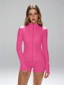 这款运动夹克采用简约时尚的设计，融合了学院风和运动元素。长袖带拇指孔，舒适弹力的面料适合舞蹈/普拉提等运动。低领前拉链设计，方便您轻松从街头过渡到健身房。这款夹克采用塑形缝线、修身剪裁、全面覆盖、长袖带拇指孔、有效收腰、提胸褶裥和360度弹力面料，并配有防滑拉链护片。女士修身拉链夹克，春季款。 - 玫紅色 - 查看 6