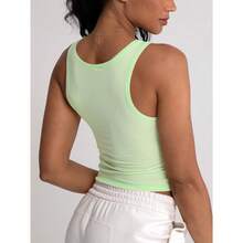 Camiseta de mujer de costilla con acolchado, top de entrenamiento de cuello cuadrado, top corto ajustado, camiseta básica de tirantes - verde menta - Ver 5