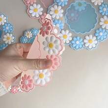 1 pieza Posavasos de margarita de material de silicona, forma de flor linda, resistente a altas temperaturas, posavasos de café de dos colores, posavasos para tazas de 10/15/20 cm, adecuados para regalos de vacaciones, regalos para colegas de oficina, decoración del hogar, perfectos para la decoración del hogar y la protección de la mesa