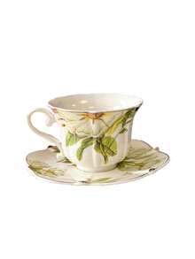 1 Set de taza y platillo con borde dorado y estilo floral europeo vintage. Con elementos estéticos clásicos europeos, estilo vintage, decoración de borde dorado, diseño exquisito y noble. Artesanía de cerámica con decoración de patrones florales vívidos y colores vibrantes que no se desvanecen. Vajilla de alta calidad perfecta para el té de la tarde. Agarre cómodo, tamaño de taza adecuado. Excelente regalo para amigos, familiares, cumpleaños, fiestas.