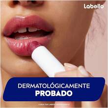 LABELLO Bálsamo labial con color Mora (4.8g) protector labial con Vitamina E libre de aceites minerales 24 horas de humectación - Zarzamora - Ver 8