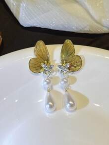 1 Pair Elegant Gold Butterfly & Pearl Pendant Earrings, Suitable For Daily Wear