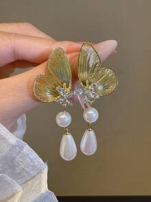 1 Pair Elegant Gold Butterfly & Pearl Pendant Earrings, Suitable For Daily Wear