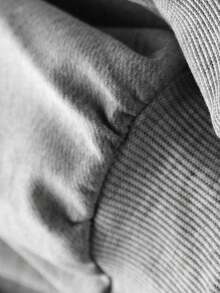 Sudadera gris de cuello redondo con estampado de gatito negro para niñas, de moda y casual, cómoda de llevar, adecuada para actividades de ocio, deportes, viajes, fiestas y campus - Gris - Ver 8